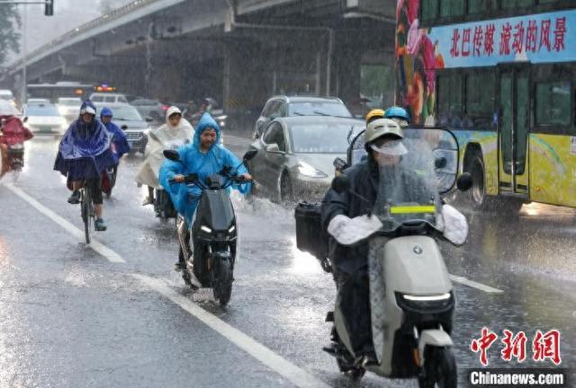 北京迎强降雨 河道无超警情况